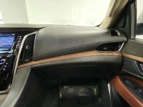 Used 2016 Cadillac Escalade Premium image 24