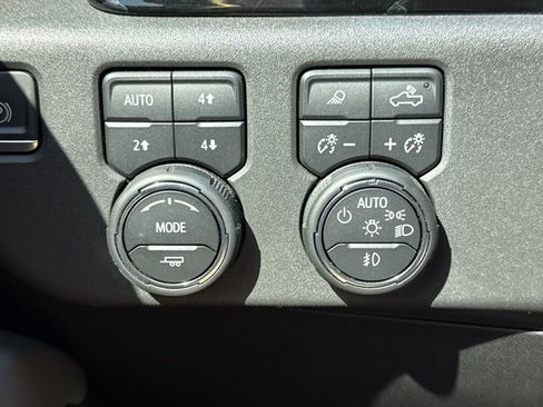 Used 2023 Chevrolet Silverado 1500 ZR2 w/ Technology Package AWD/4WD image 25