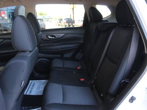 Used 2017 Nissan Rogue SV image 15