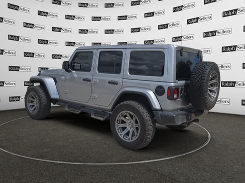 Used 2021 Jeep Wrangler Unlimited Sahara AWD/4WD image 4