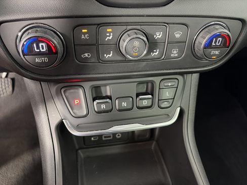 Used 2018 GMC Terrain SLE w/ Driver Convenience Package FWD image 22