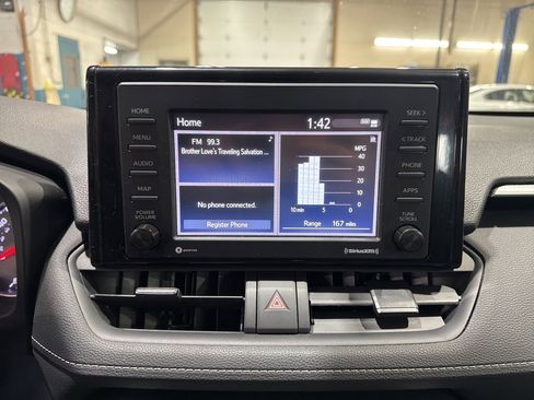 Used 2020 Toyota RAV4 LE image 21