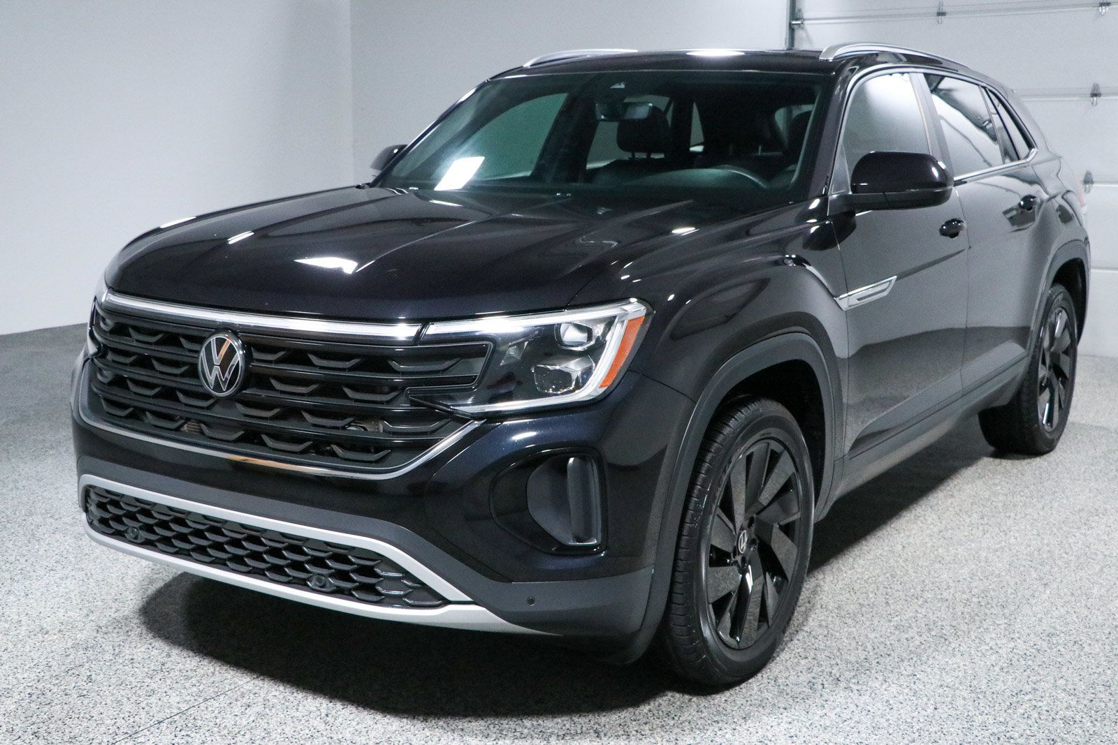 Used 2024 Volkswagen Atlas Cross Sport SE FWD image 32