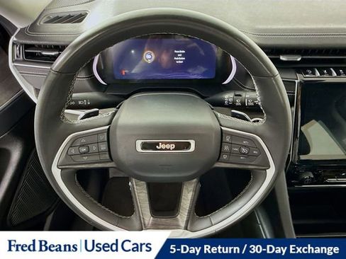 Used 2023 Jeep Grand Cherokee Limited image 13