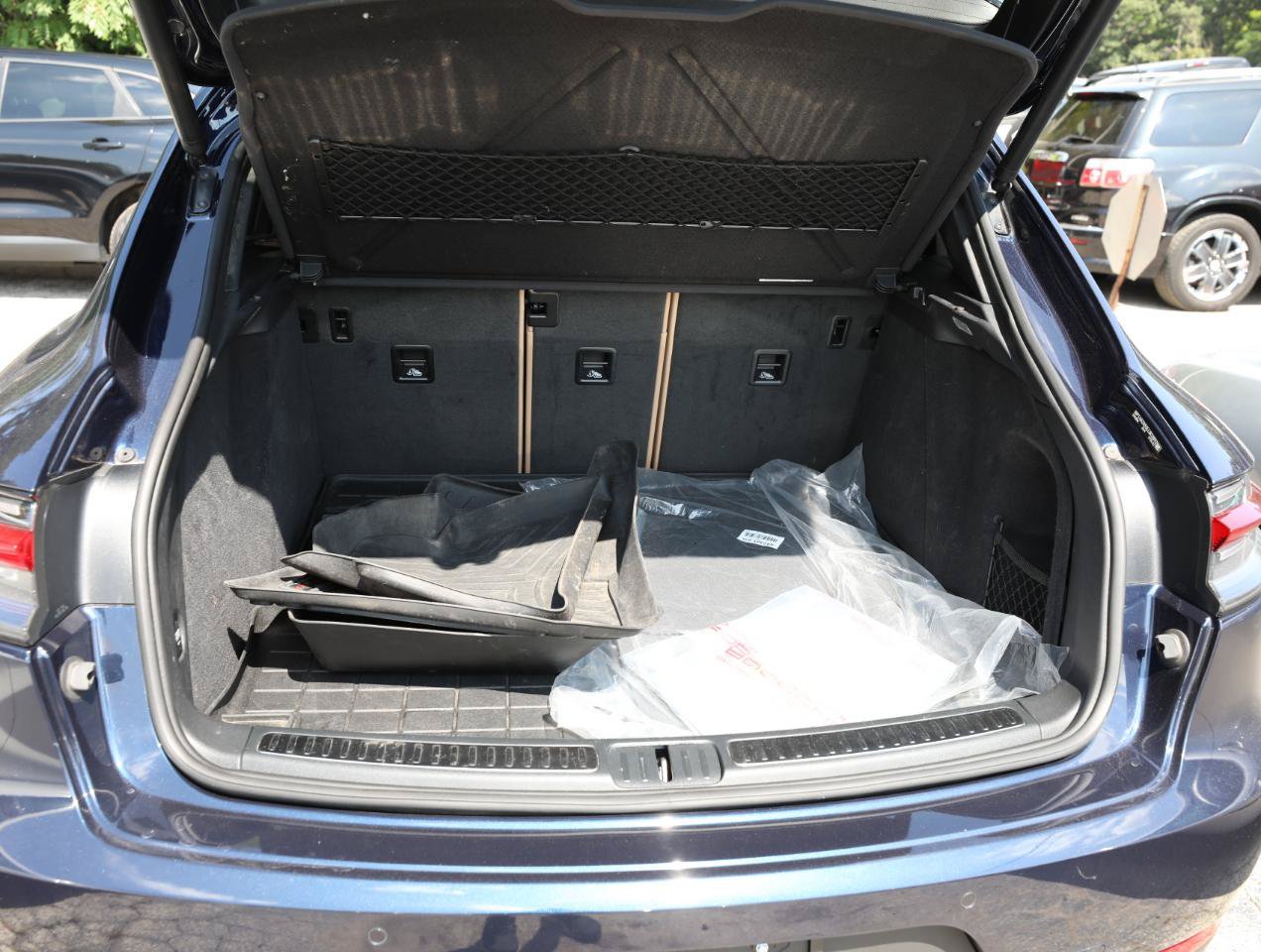 Used 2020 Porsche Macan AWD/4WD image 12