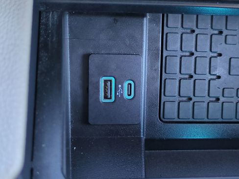 Used 2024 Ford Expedition XLT image 23