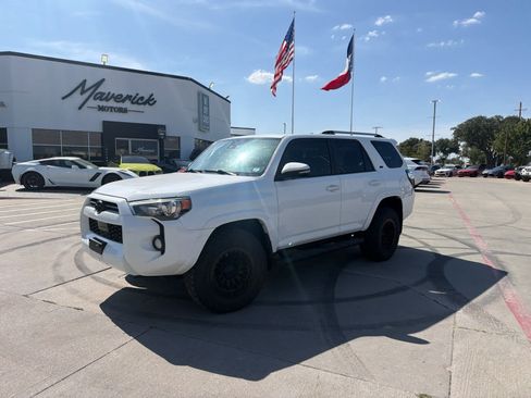 Used 2020 Toyota 4Runner SR5 Premium w/ Moonroof Package AWD/4WD image 1