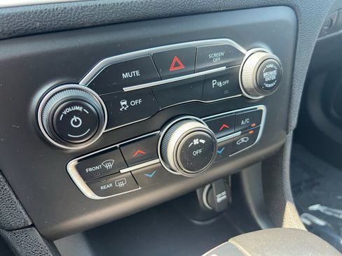 Used 2021 Dodge Charger SXT w/ Leather Interior Group RWD image 10