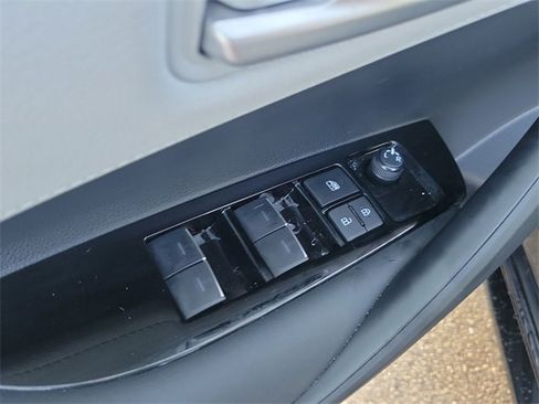 Used 2024 Toyota Corolla SE image 13