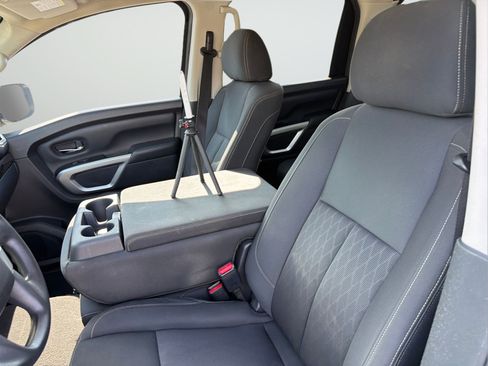 Used 2017 Nissan Titan SV RWD image 26