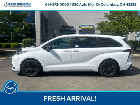 Used 2024 Toyota Sienna AWD image 7