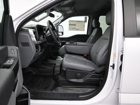 New 2025 Ford F250 XL w/ XL Chrome Package image 13