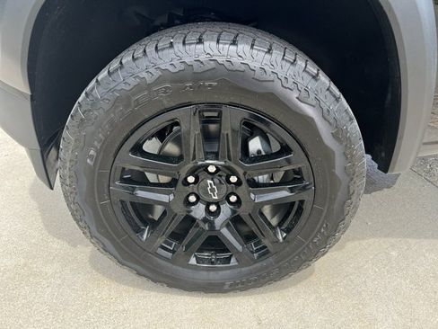 Used 2025 Chevrolet Colorado Trail Boss AWD/4WD image 33