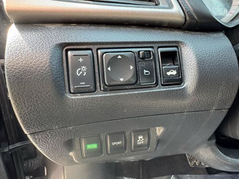 Used 2013 Nissan Sentra SR w/ Electronics Pkg FWD image 30