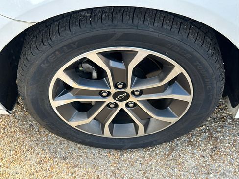 Used 2020 Chevrolet Sonic LT w/ Convenience Package image 11