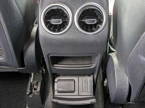 Used 2023 Mercedes-Benz GLB 250 image 16