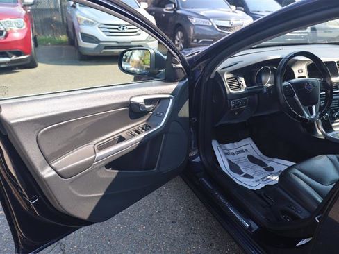 Used 2016 Volvo S60 T5 Premier w/ Convenience Package image 9