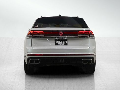 Used 2024 Volkswagen Atlas Cross Sport SEL Premium R-Line image 4