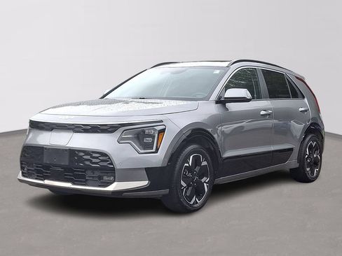 Used 2023 Kia Niro Wave w/ Wave Preserve Package FWD image 3
