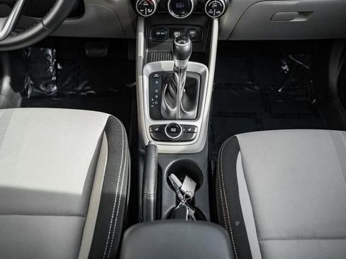 Used 2021 Hyundai Venue SEL w/ Premium Package image 27