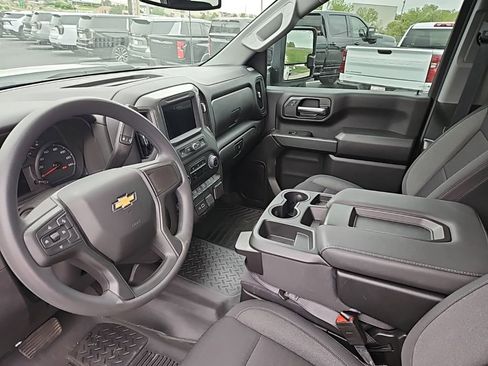 Used 2025 Chevrolet Silverado 2500 Custom w/ Custom Value Package image 16