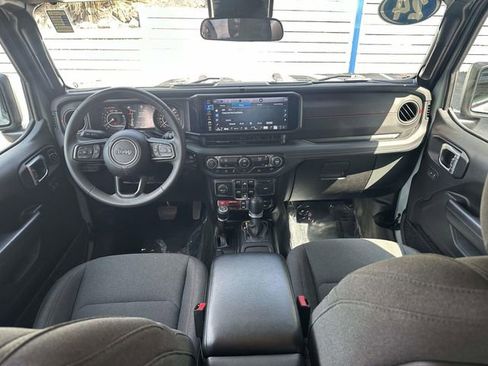 Used 2024 Jeep Wrangler Unlimited Rubicon image 12