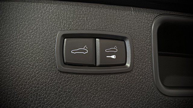 Used 2023 Porsche Macan S AWD/4WD image 40