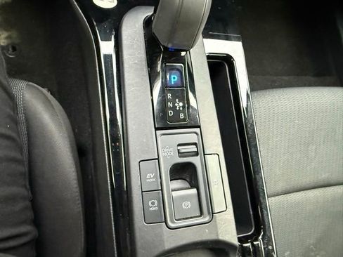 Used 2024 Toyota Prius Limited image 19