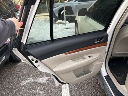 Used 2014 Subaru Outback 2.5i Limited w/ Moonroof Package image 8