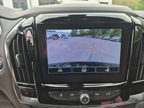 Used 2023 Chevrolet Traverse LT AWD/4WD image 16