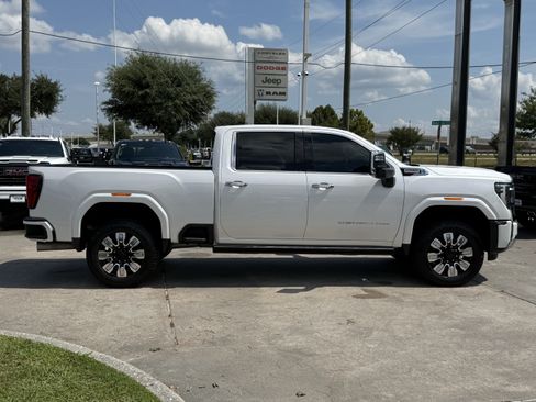 Used 2024 GMC Sierra 2500 Denali w/ Denali Reserve Package AWD/4WD image 3
