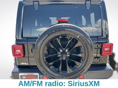 Used 2025 Jeep Wrangler Unlimited Sahara AWD/4WD image 5