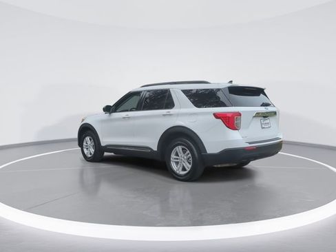 Used 2023 Ford Explorer XLT AWD/4WD image 6