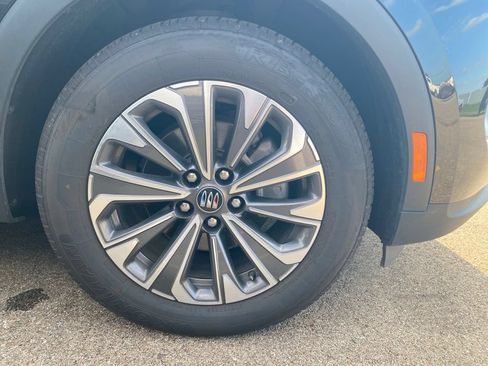 Used 2024 Buick Envision Preferred AWD/4WD image 5