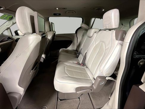 Used 2020 Chrysler Pacifica Touring-L Plus FWD image 22
