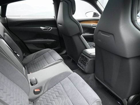 Used 2023 Audi e-tron GT Premium Plus image 36