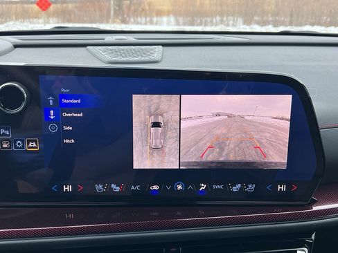 Used 2024 Chevrolet Traverse RS image 28