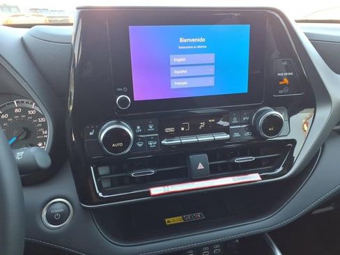 New 2026 Toyota Highlander XLE image 18