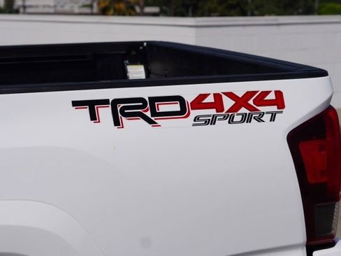 Used 2019 Toyota Tacoma TRD Sport w/ Technology Package AWD/4WD image 11