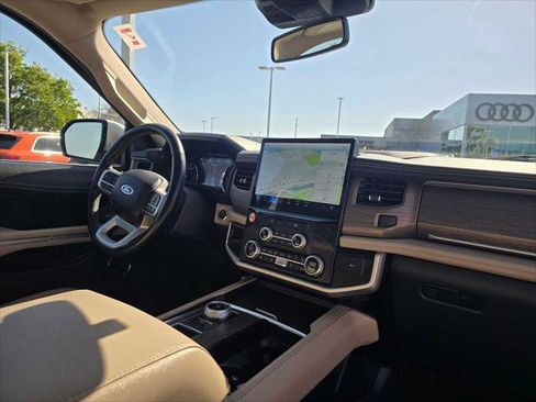 Used 2024 Ford Expedition Limited RWD image 12