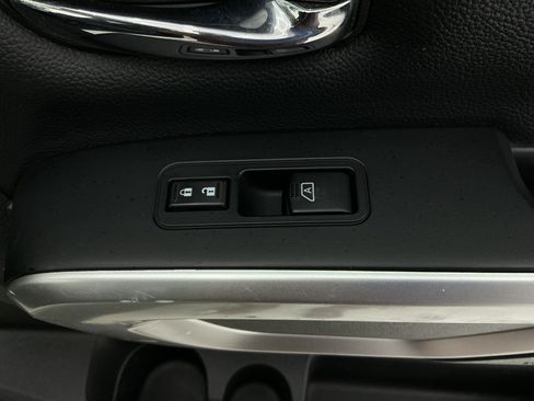 Used 2019 Nissan Titan SV AWD/4WD image 36