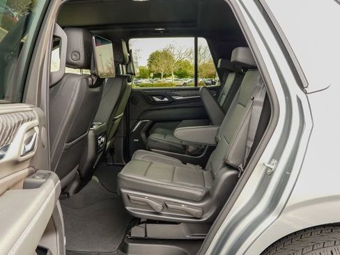 Used 2024 GMC Yukon Denali w/ Advanced Technology Package image 13