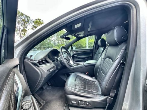 Used 2022 Buick Enclave Avenir w/ Avenir Technology Package FWD image 2