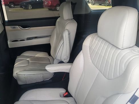 Used 2023 Hyundai Palisade Limited FWD image 12
