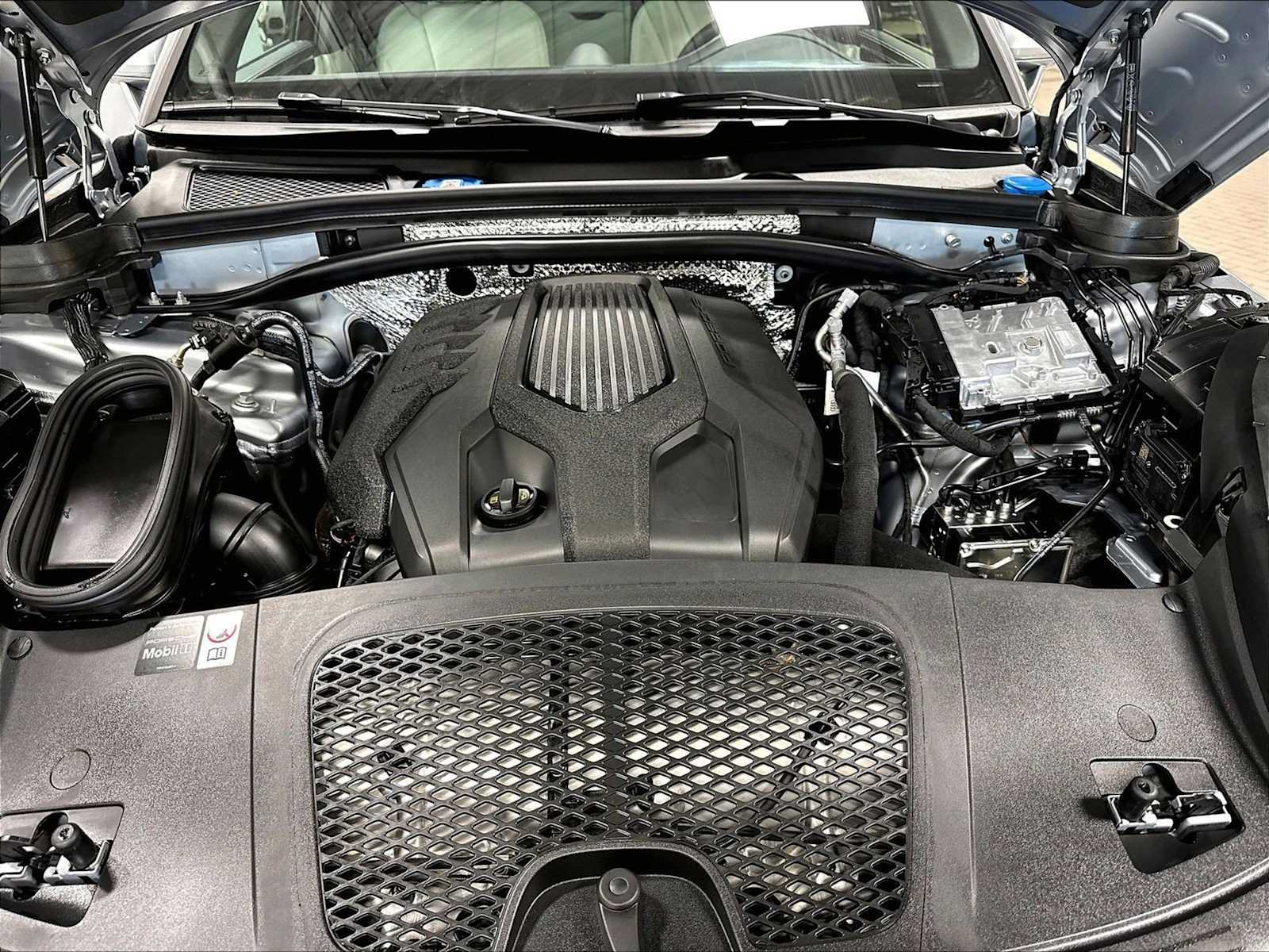 Used 2026 Porsche Macan AWD/4WD image 37