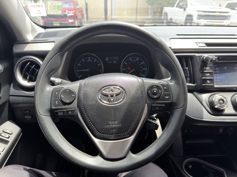 Used 2017 Toyota RAV4 LE w/ Carpet Mat Package AWD/4WD image 28
