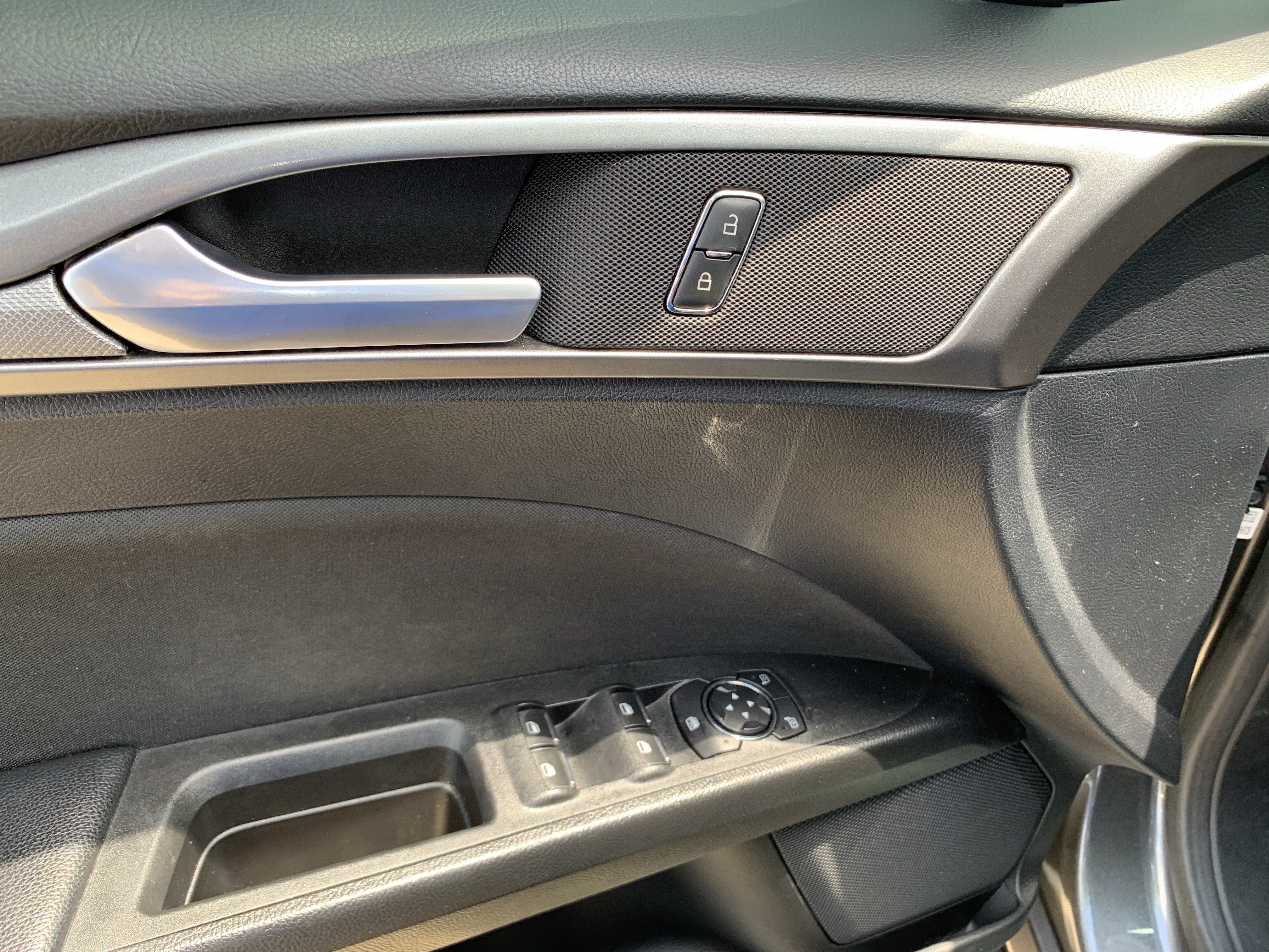 Used 2019 Ford Fusion SE FWD image 15