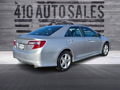 Used 2012 Toyota Camry SE image 3