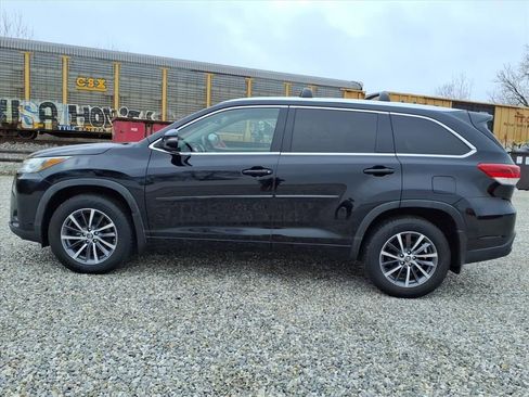 Used 2017 Toyota Highlander XLE image 4