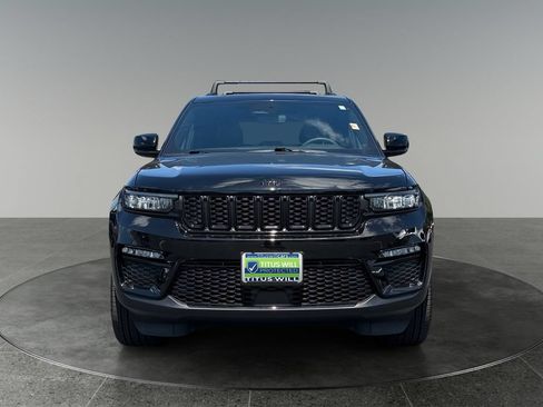 Used 2024 Jeep Grand Cherokee Limited w/ Black Appearance Package AWD/4WD image 3